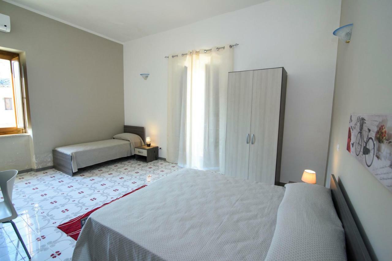 Bed and Breakfast La Rupe Gerace Exterior foto